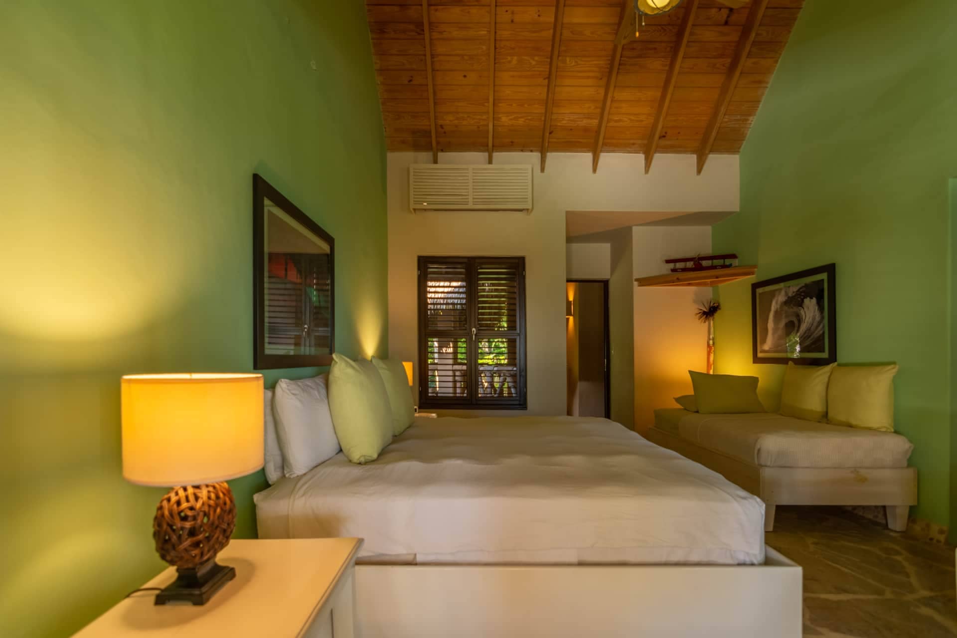 Suite with king bed and daybed